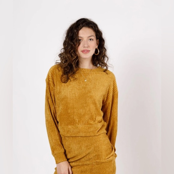 Band Of The Free Russell Velvet Cropped Sweater - Picture 2 of 9